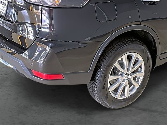 Used 2020 Nissan Rogue SV AWD/4WD image 13