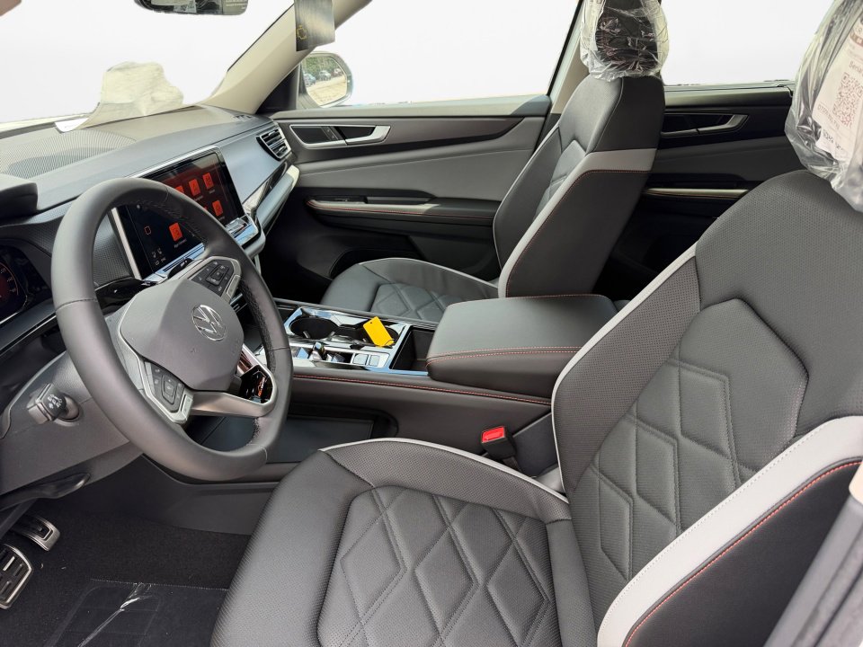 New 2026 Volkswagen Atlas Peak Edition AWD/4WD image 9
