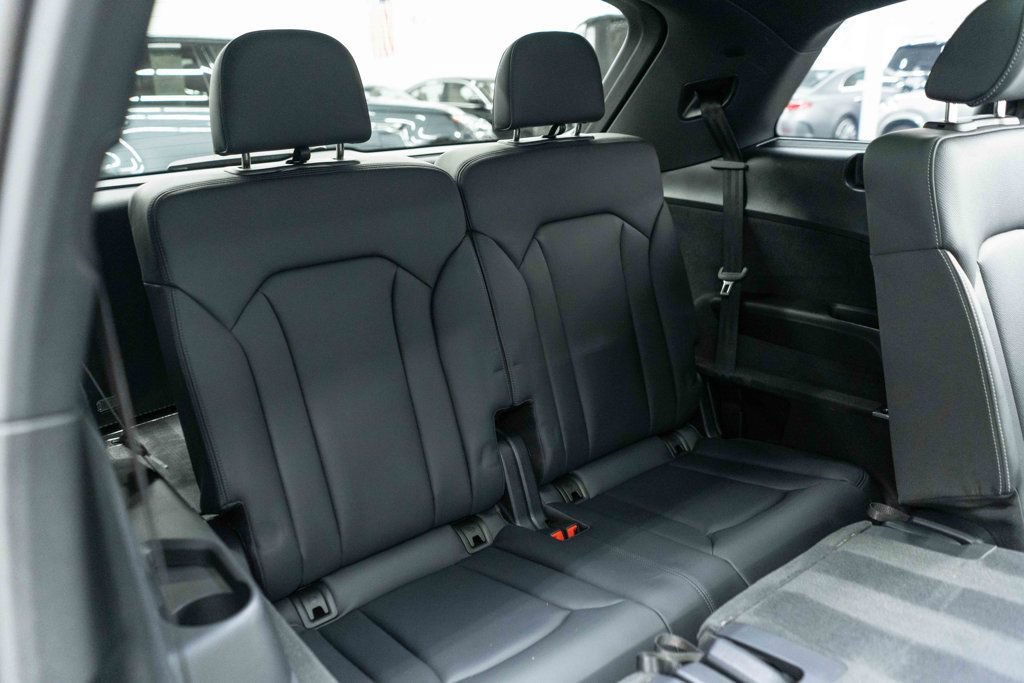 Used 2025 Audi Q7 3.0T Prestige AWD/4WD image 16