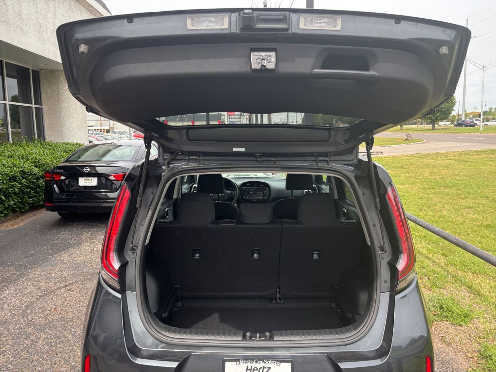 Used 2025 Kia Soul LX w/ LX Technology Package FWD image 29