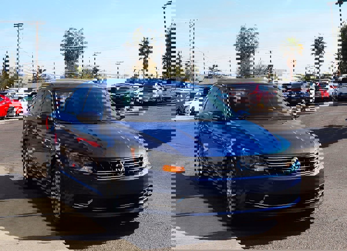 Used 2017 Volkswagen Passat 1.8T S image 14