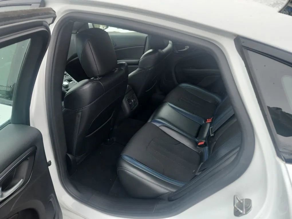 Used 2016 Chrysler 200 S w/ Navigation & Sound Group I image 9