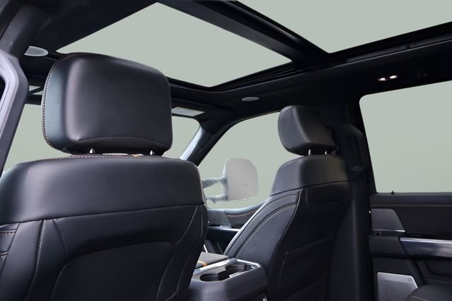 Used 2024 Ford F350 Platinum image 18