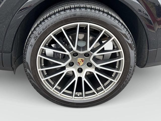 Used 2022 Porsche Cayenne Platinum Edition image 29