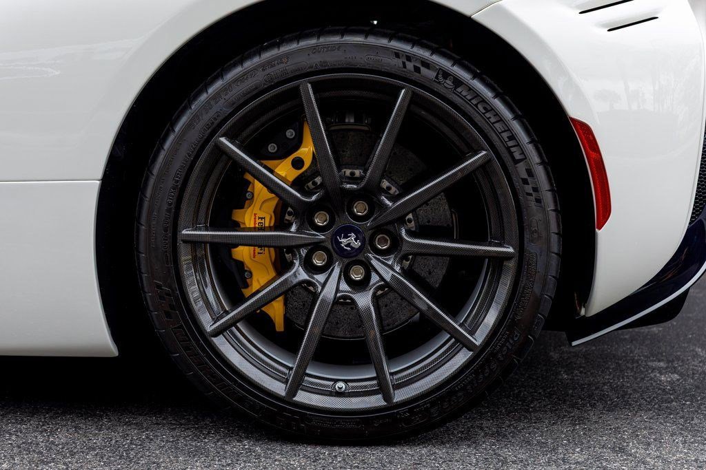 Used 2022 Ferrari SF90 Spider image 12