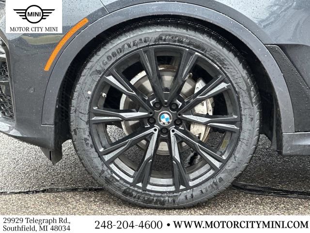 Used 2022 BMW X7 xDrive40i w/ M Sport Package image 11