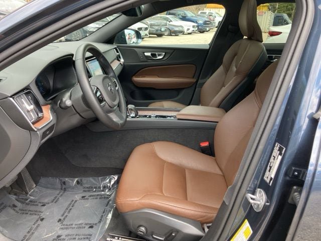 Certified 2025 Volvo V60 B5 Cross Country Plus AWD/4WD image 27