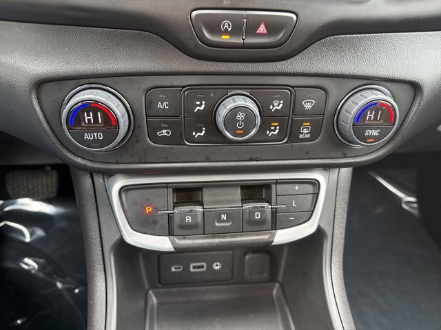 Used 2023 GMC Terrain SLE w/ Driver Convenience Package image 26