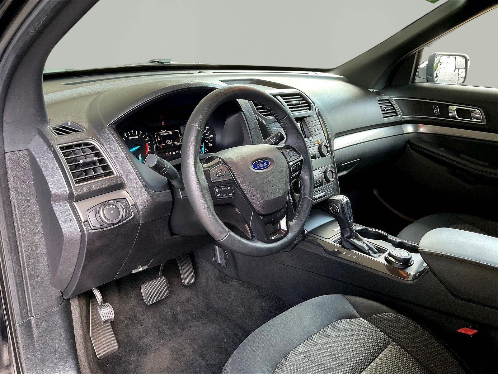 Used 2018 Ford Explorer XLT AWD/4WD image 17