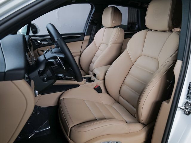 Certified 2026 Porsche Macan AWD/4WD image 5