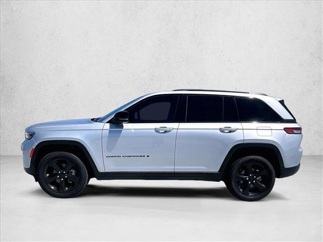 Used 2025 Jeep Grand Cherokee Limited w/ Luxury Tech Group II RWD image 6