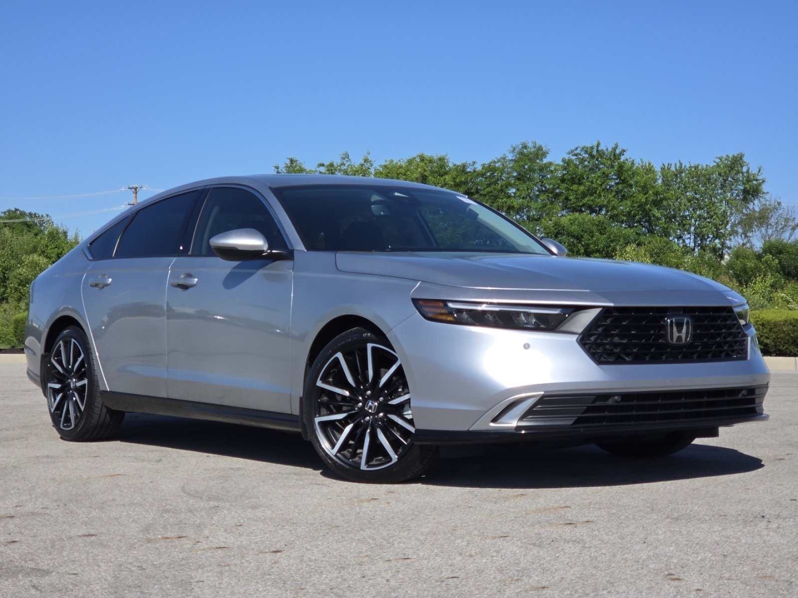 Used 2024 Honda Accord Touring image 2