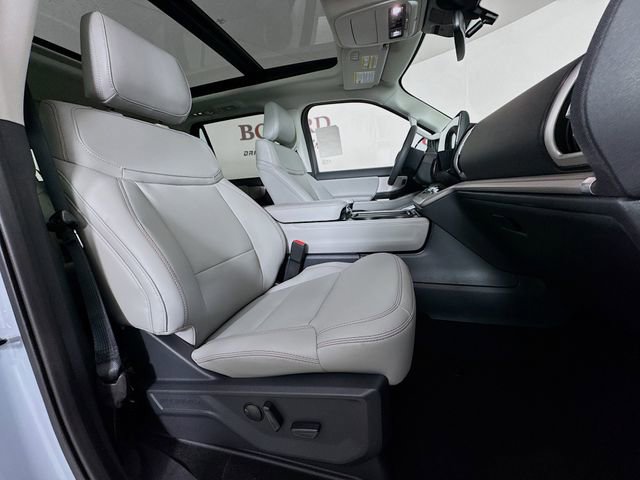 New 2025 Ford Expedition Active image 31