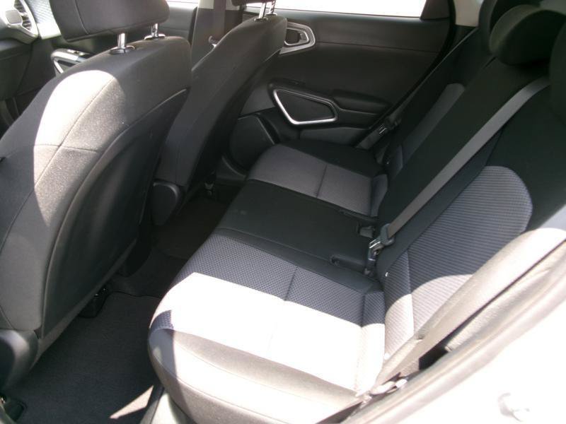 Used 2025 Kia Soul LX w/ LX Technology Package FWD image 9