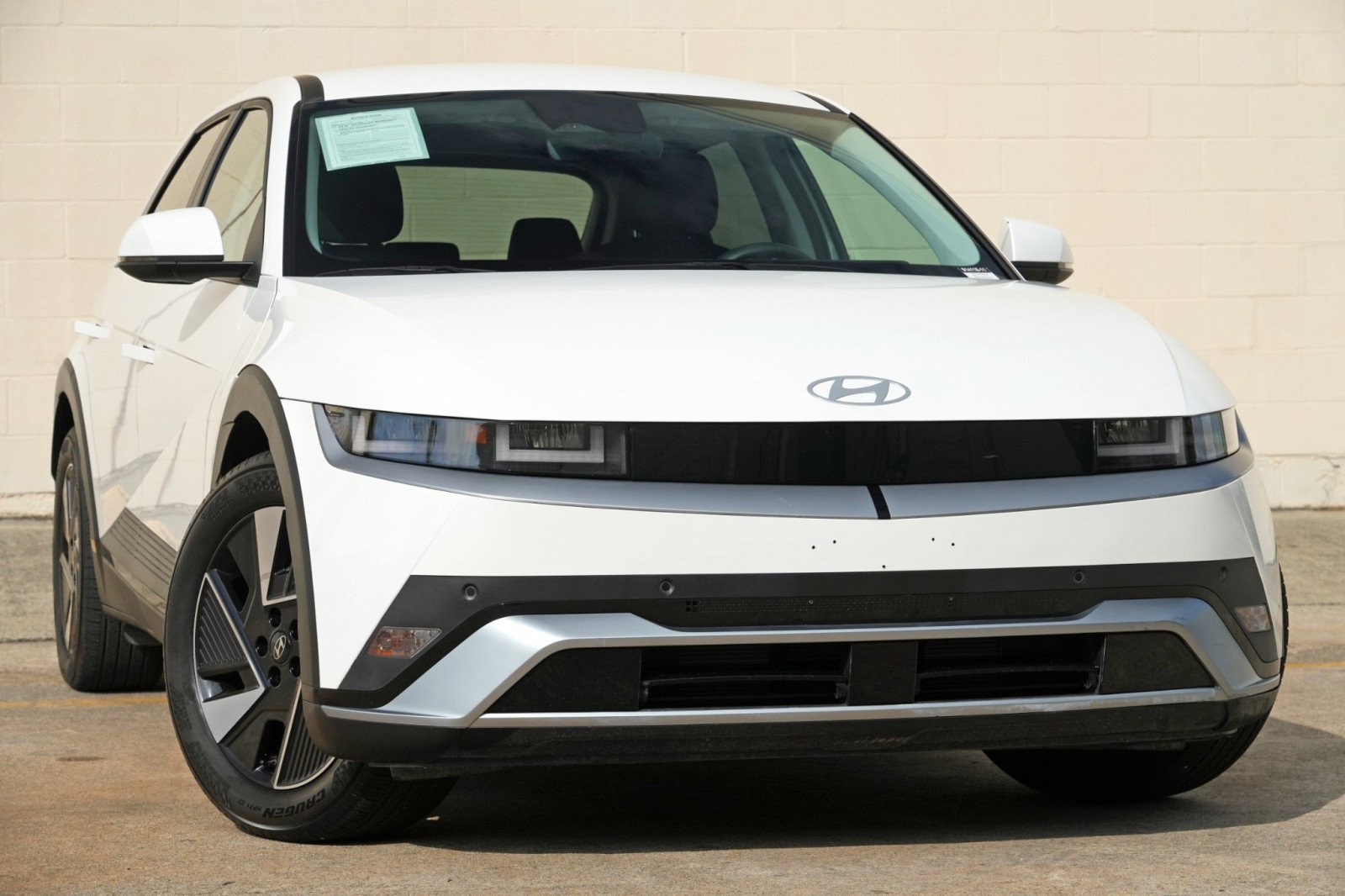 Used 2025 Hyundai Ioniq 5 SE RWD image 2