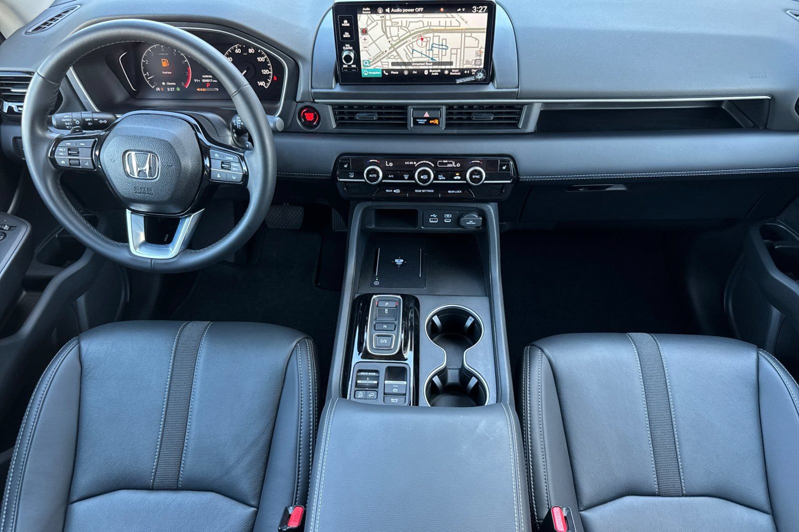 Used 2025 Honda Pilot Touring image 13