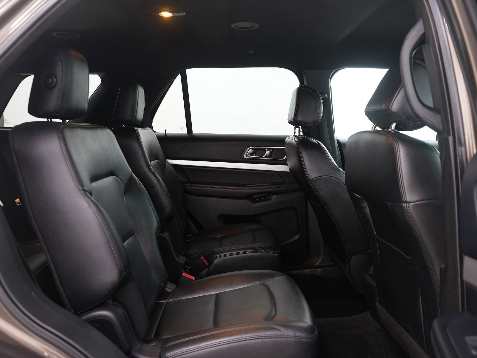 Used 2016 Ford Explorer XLT w/ Equipment Group 202A image 15