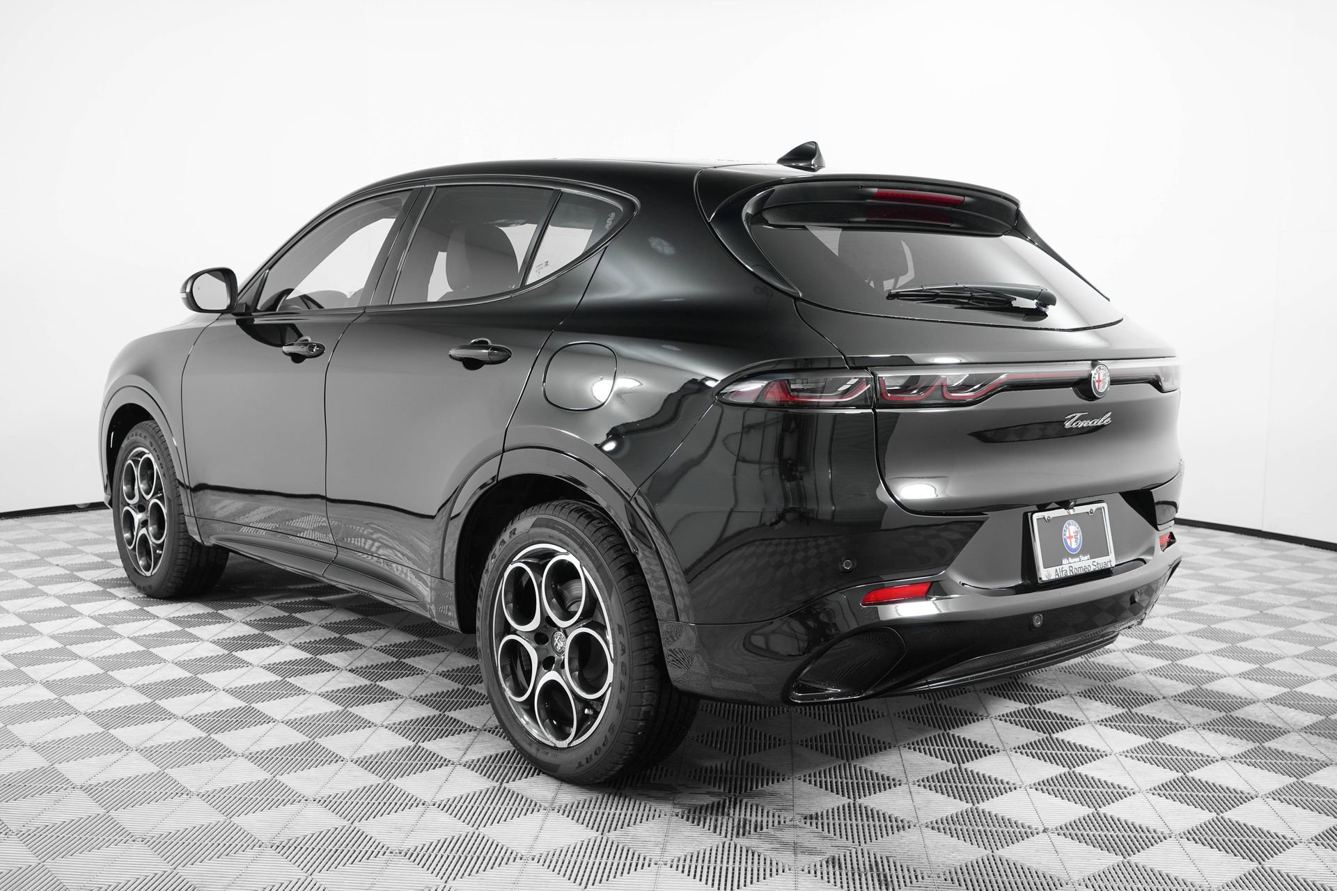 New 2025 Alfa Romeo Tonale w/ Premium Package image 8