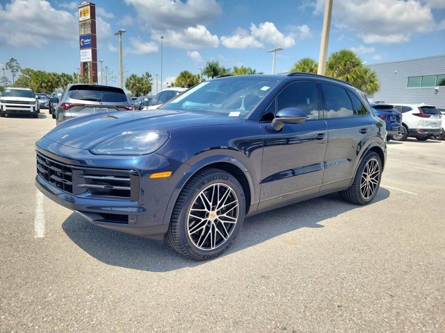 Used 2024 Porsche Cayenne AWD/4WD image 4