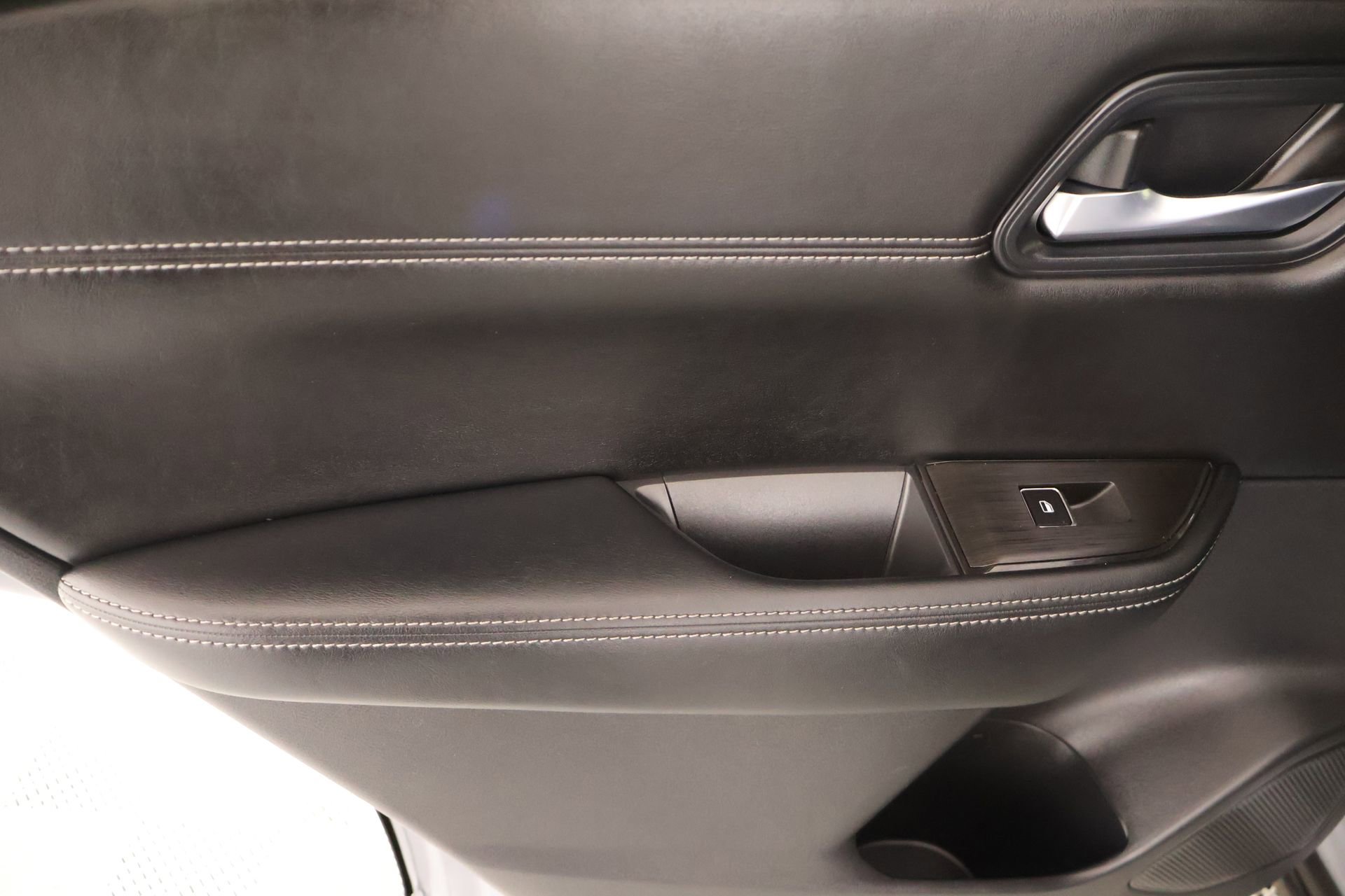 Used 2025 Nissan Rogue SL w/ SL Premium Package image 17