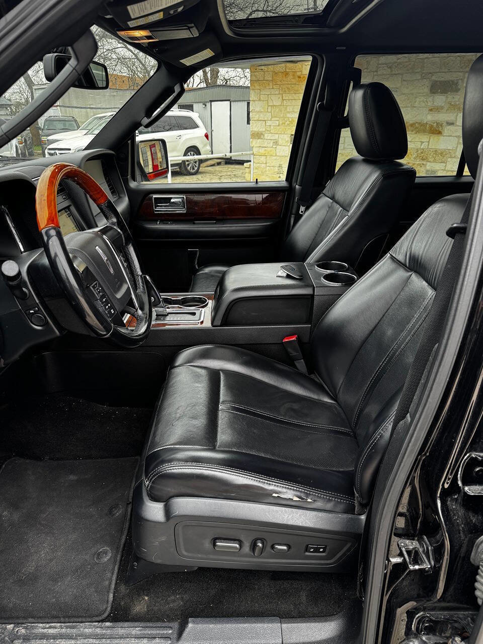 Used 2017 Lincoln Navigator L Select image 15