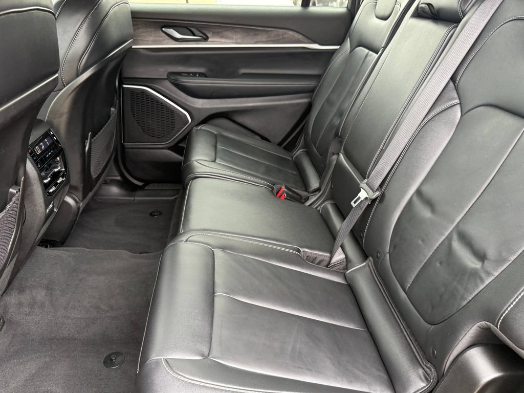 Used 2022 Jeep Grand Cherokee L Limited AWD/4WD image 27
