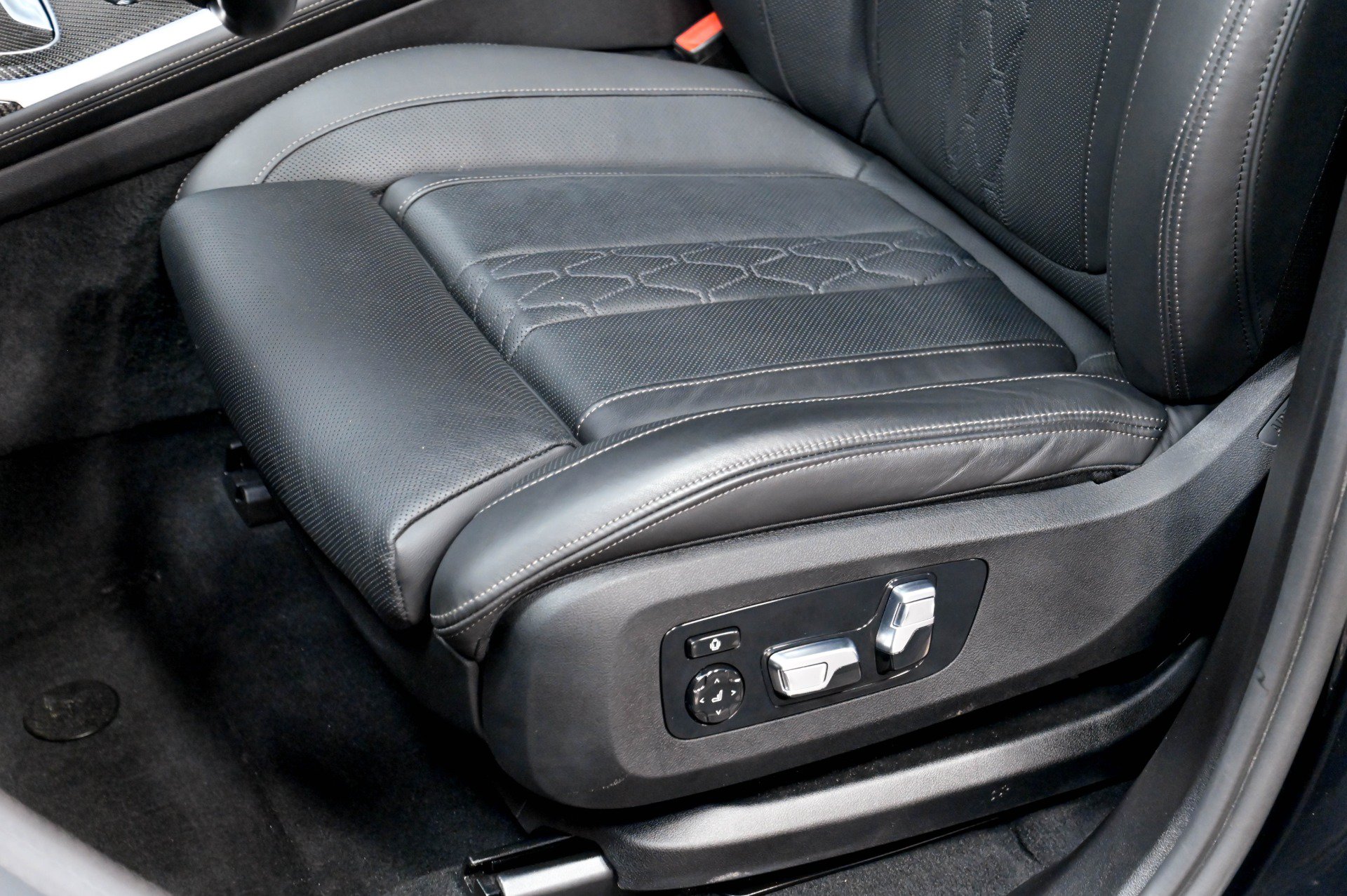 Used 2023 BMW ALPINA XB7 AWD/4WD image 8