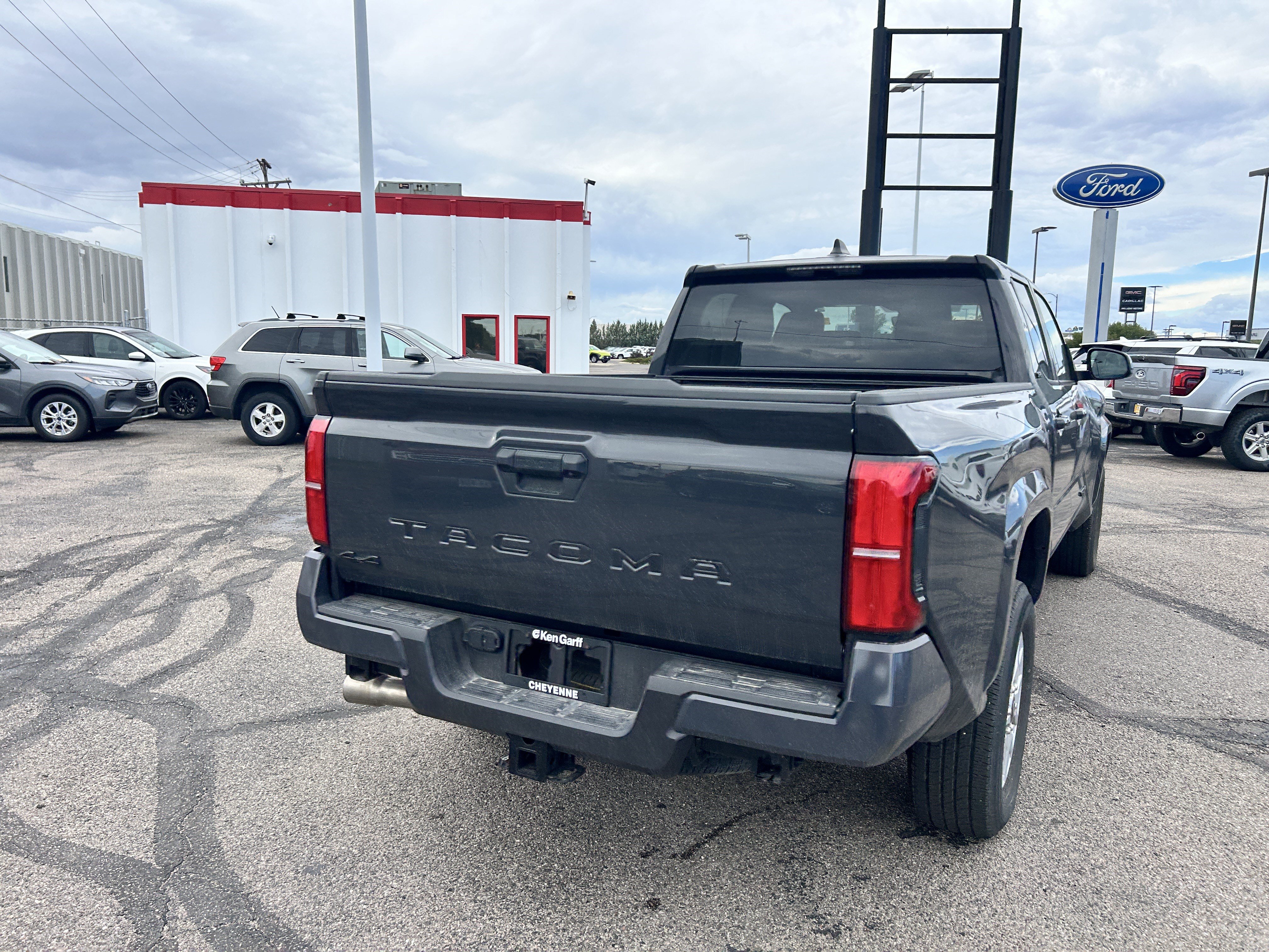 Used 2025 Toyota Tacoma SR5 AWD/4WD image 5