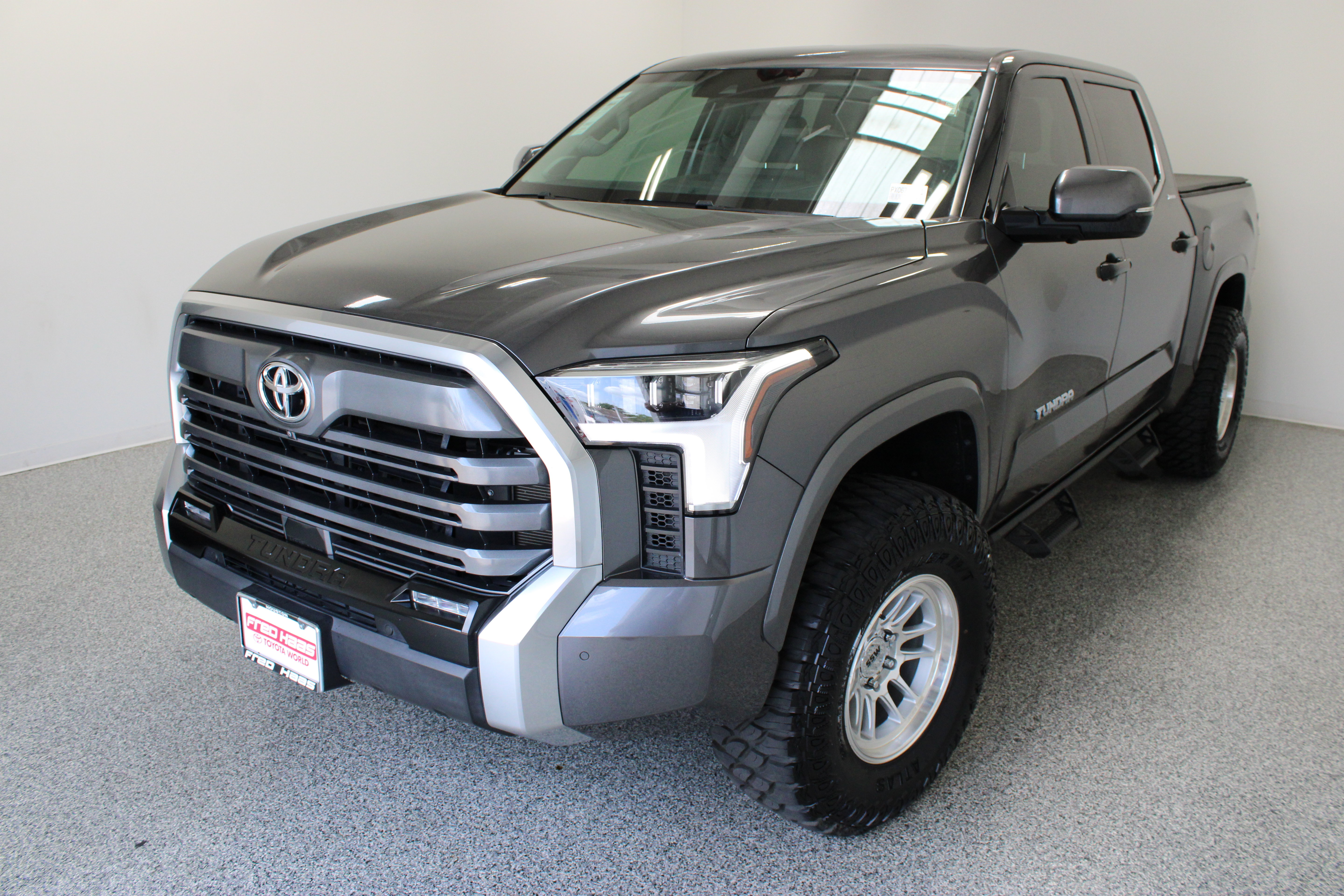 Used 2023 Toyota Tundra Limited AWD/4WD image 2