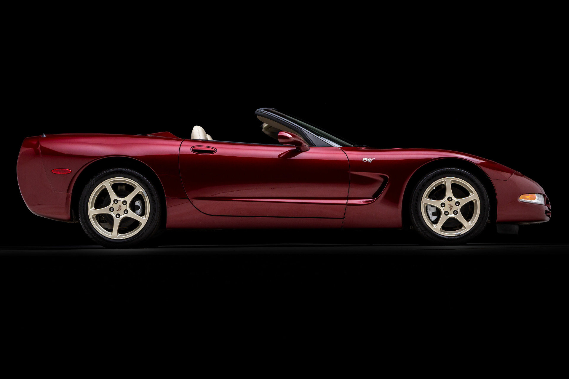 Used 2003 Chevrolet Corvette 50th Anniversary Edition w/ Preferred Equipment Group1 image 13