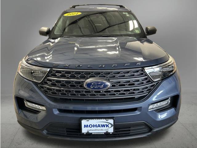 Used 2021 Ford Explorer XLT w/ Equipment Group 202A AWD/4WD image 8