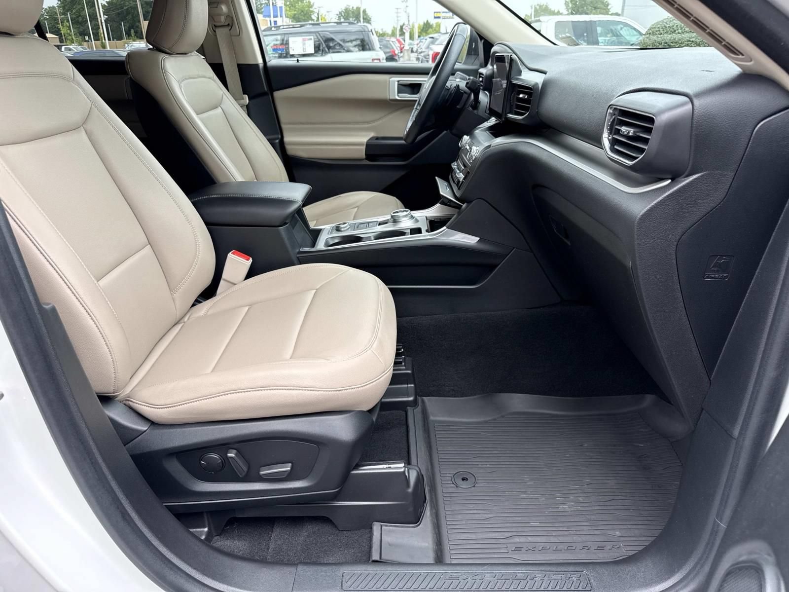 Used 2020 Ford Explorer XLT w/ Equipment Group 202A AWD/4WD image 25