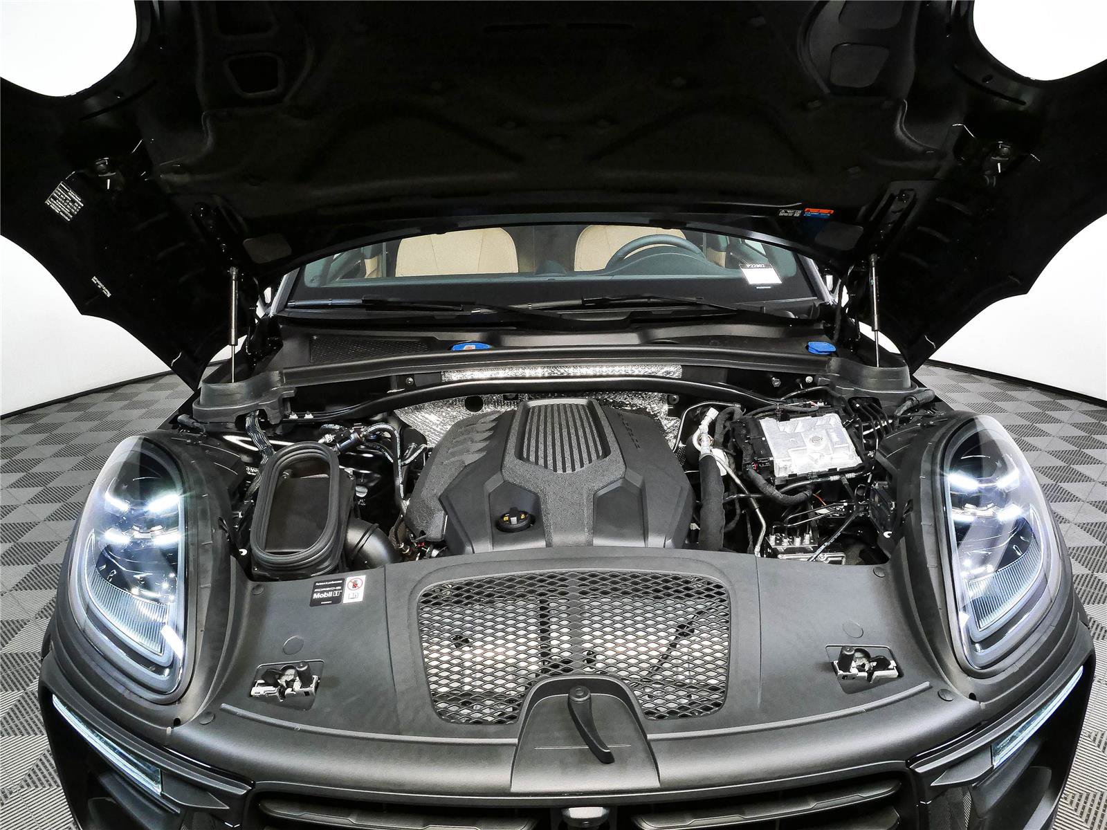 Used 2026 Porsche Macan Turbo AWD/4WD image 34