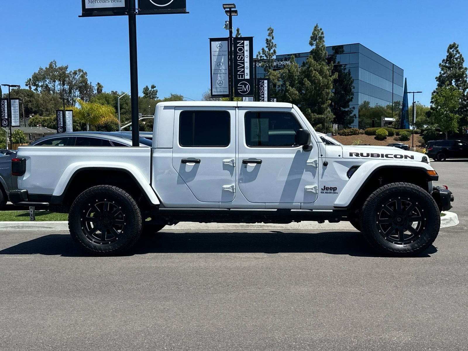 Used 2020 Jeep Gladiator Rubicon AWD/4WD image 2