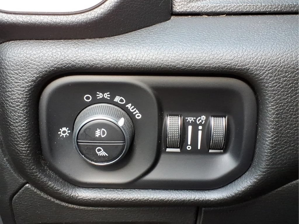 Used 2023 RAM 1500 Laramie AWD/4WD image 19