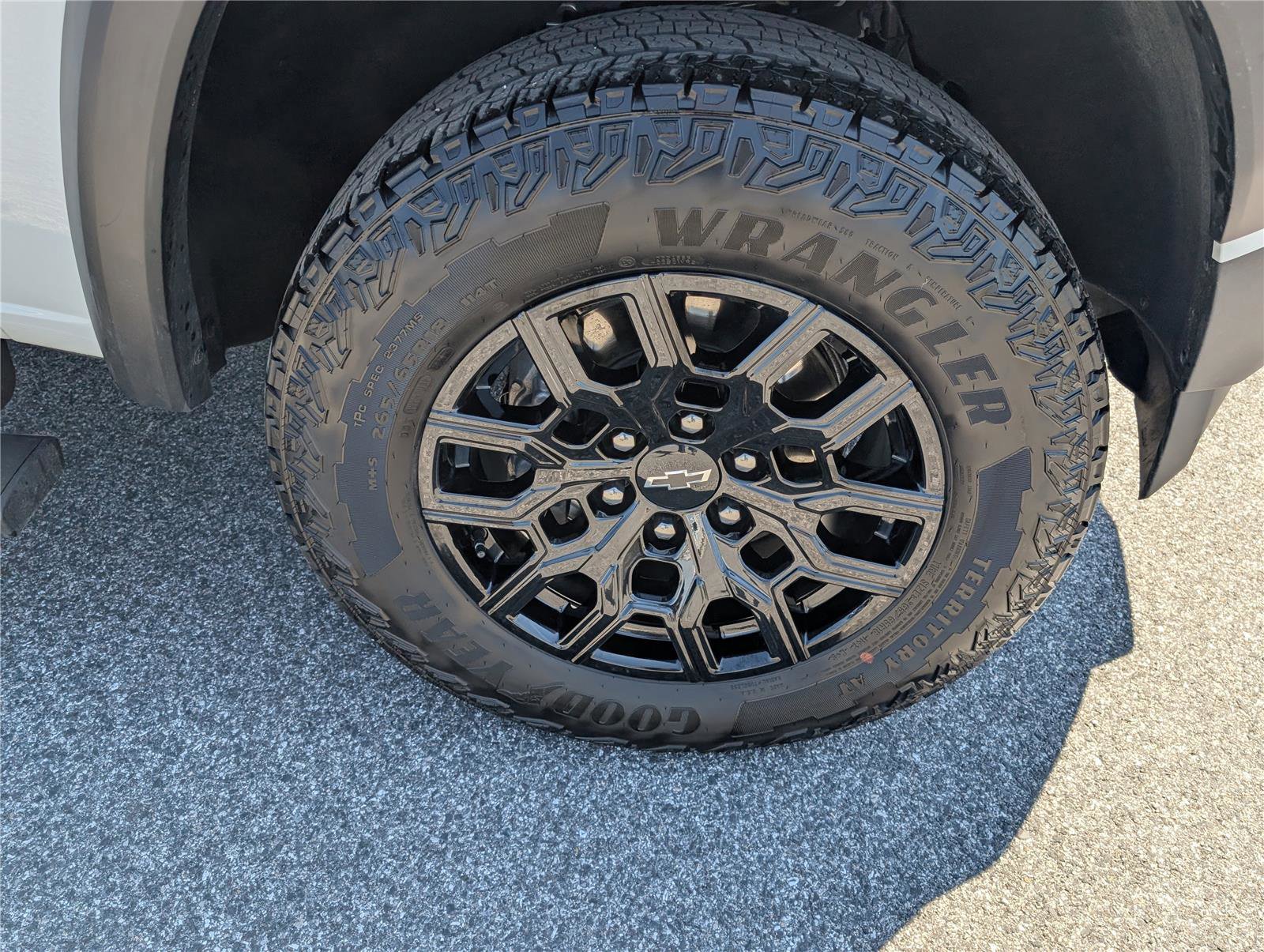 Used 2024 Chevrolet Colorado Trail Boss w/ Technology Package image 9