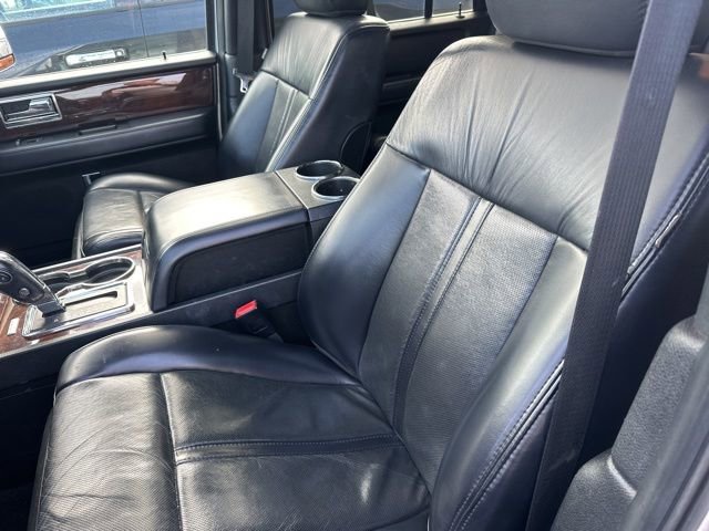Used 2017 Lincoln Navigator Select image 4