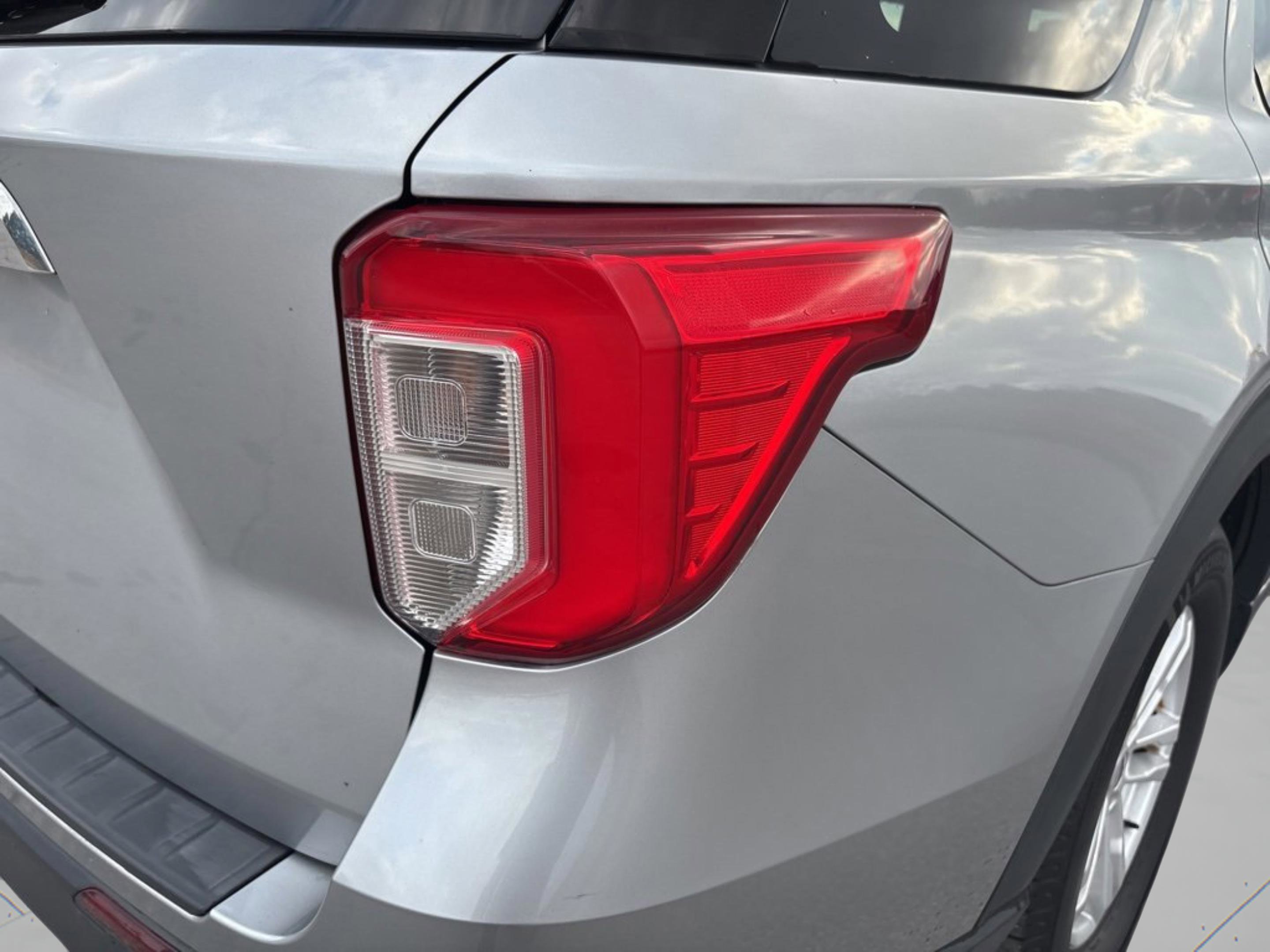 Used 2021 Ford Explorer XLT w/ Equipment Group 202A image 31