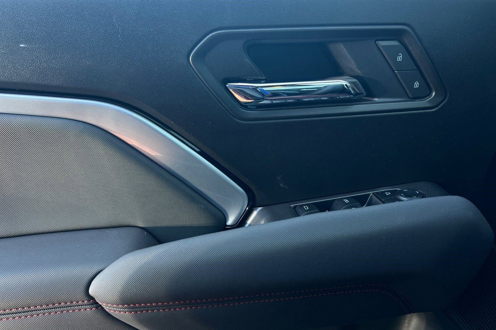 New 2025 Chevrolet Colorado Z71 w/ Midnight Edition image 11