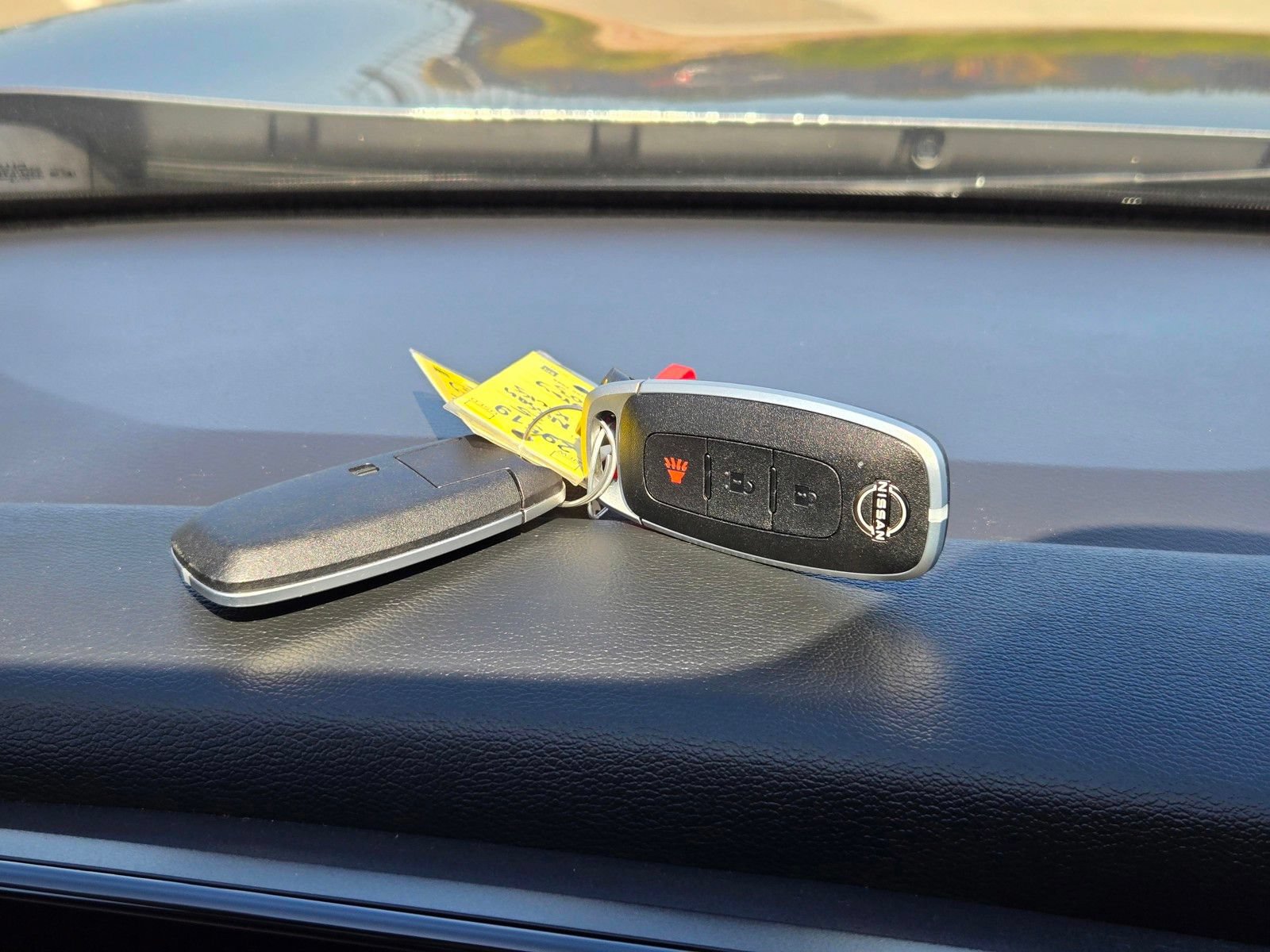 Used 2025 Nissan Kicks SR FWD image 31