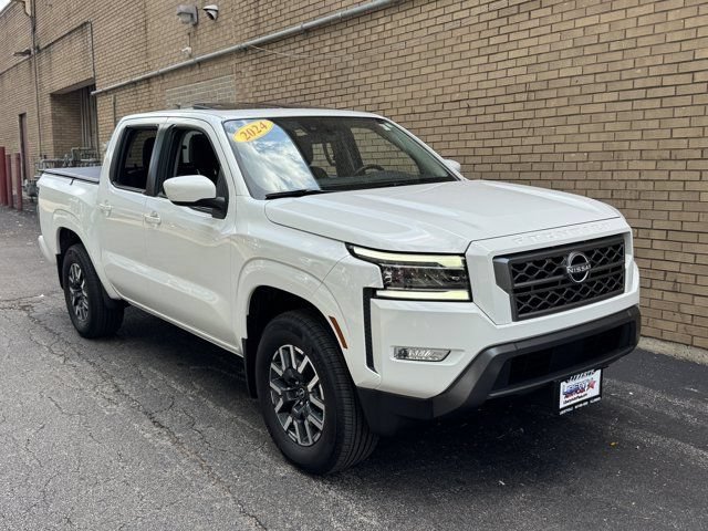 Used 2024 Nissan Frontier SL w/ Technology Package AWD/4WD image 2