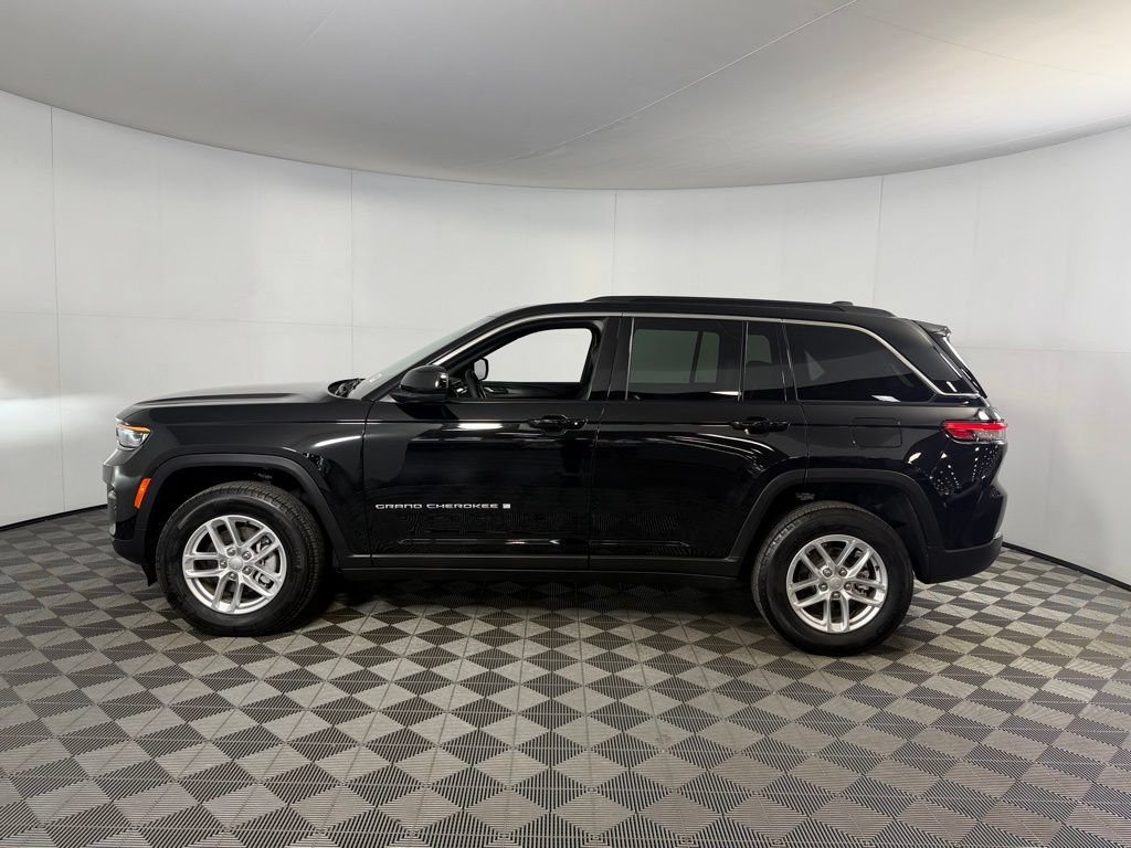 Certified 2025 Jeep Grand Cherokee Laredo X RWD image 9