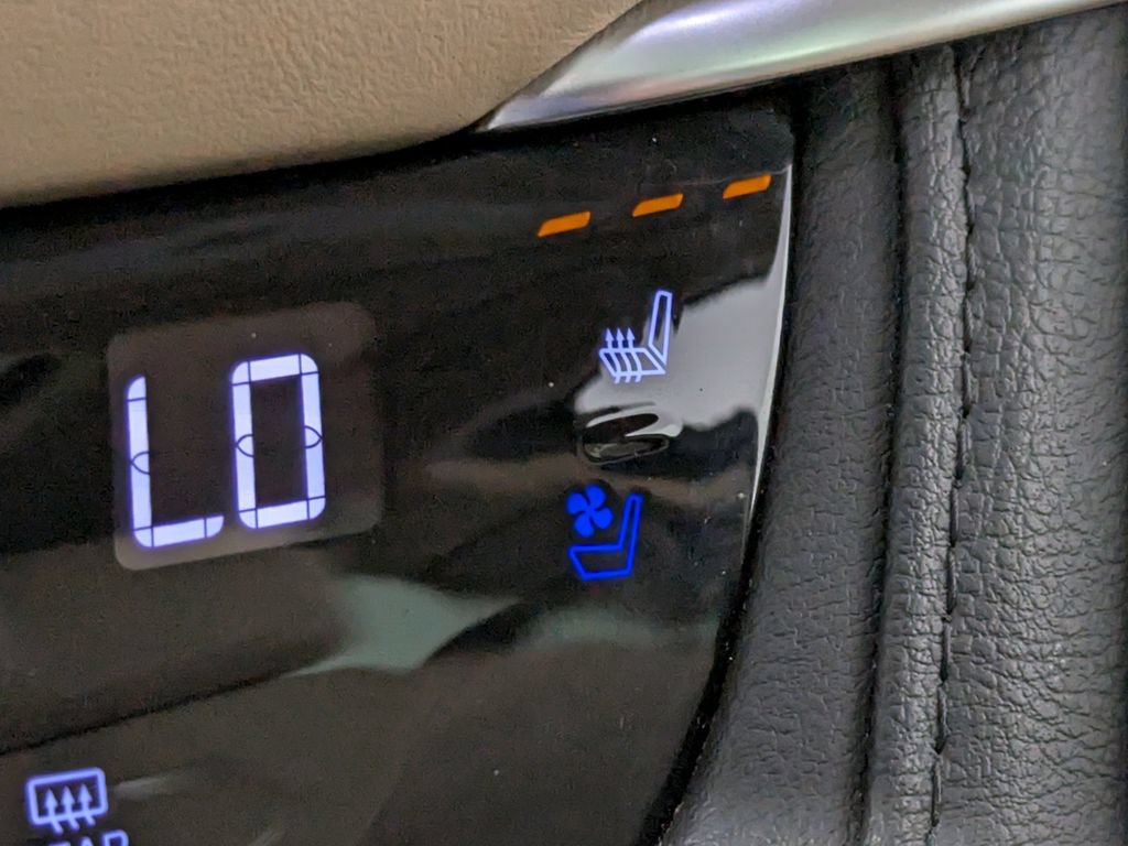 Used 2019 Cadillac XT5 Platinum AWD/4WD image 23