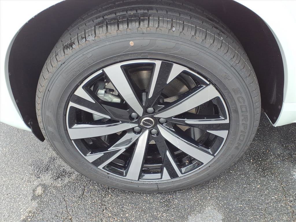 New 2026 Volvo XC90 B6 Core image 12