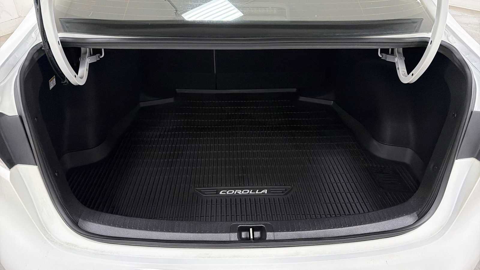 Certified 2021 Toyota Corolla LE FWD image 26