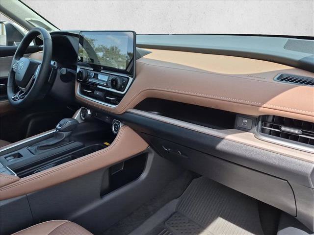 Used 2025 Toyota Grand Highlander AWD image 22