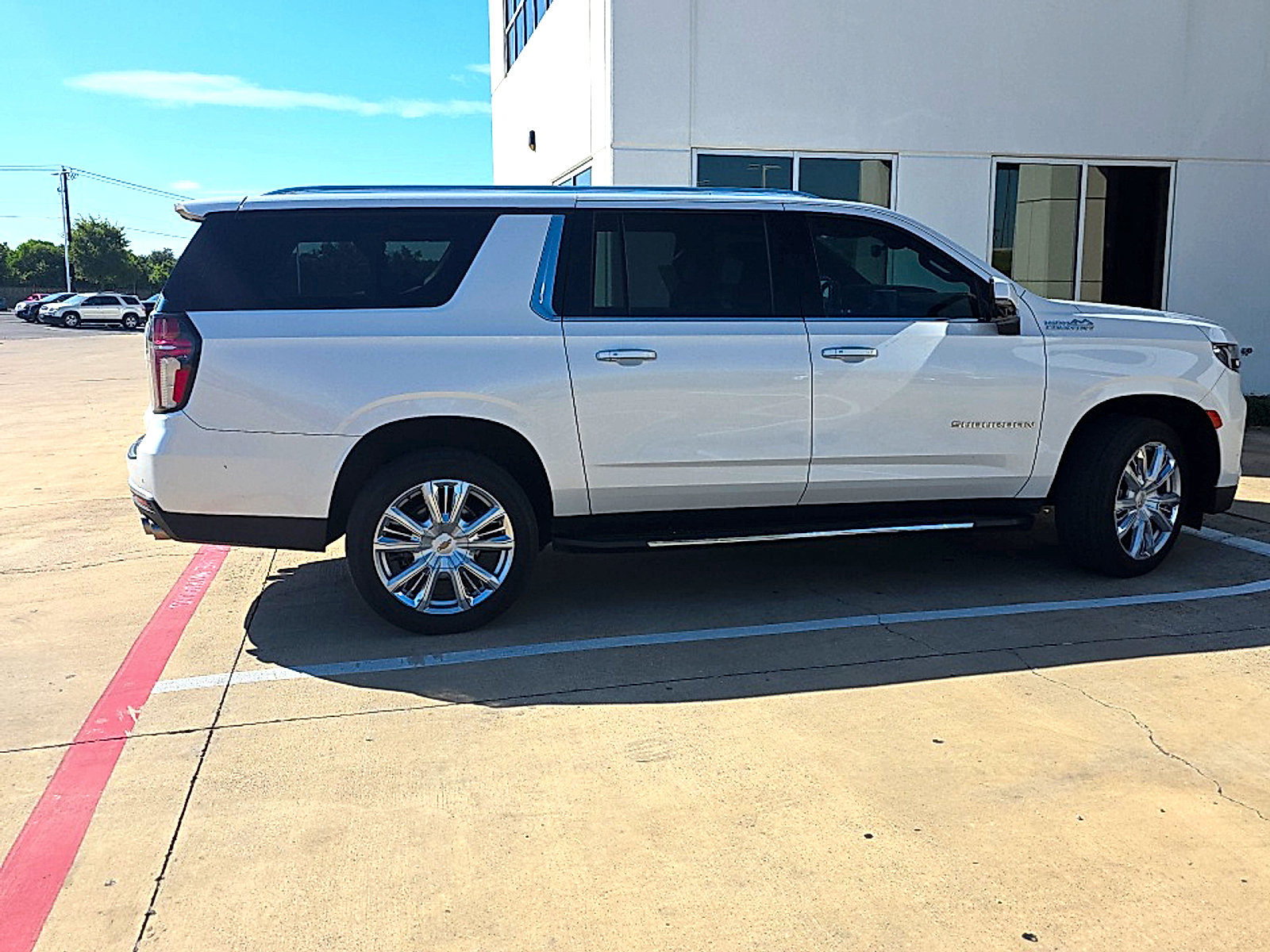 Used 2021 Chevrolet Suburban High Country RWD image 8