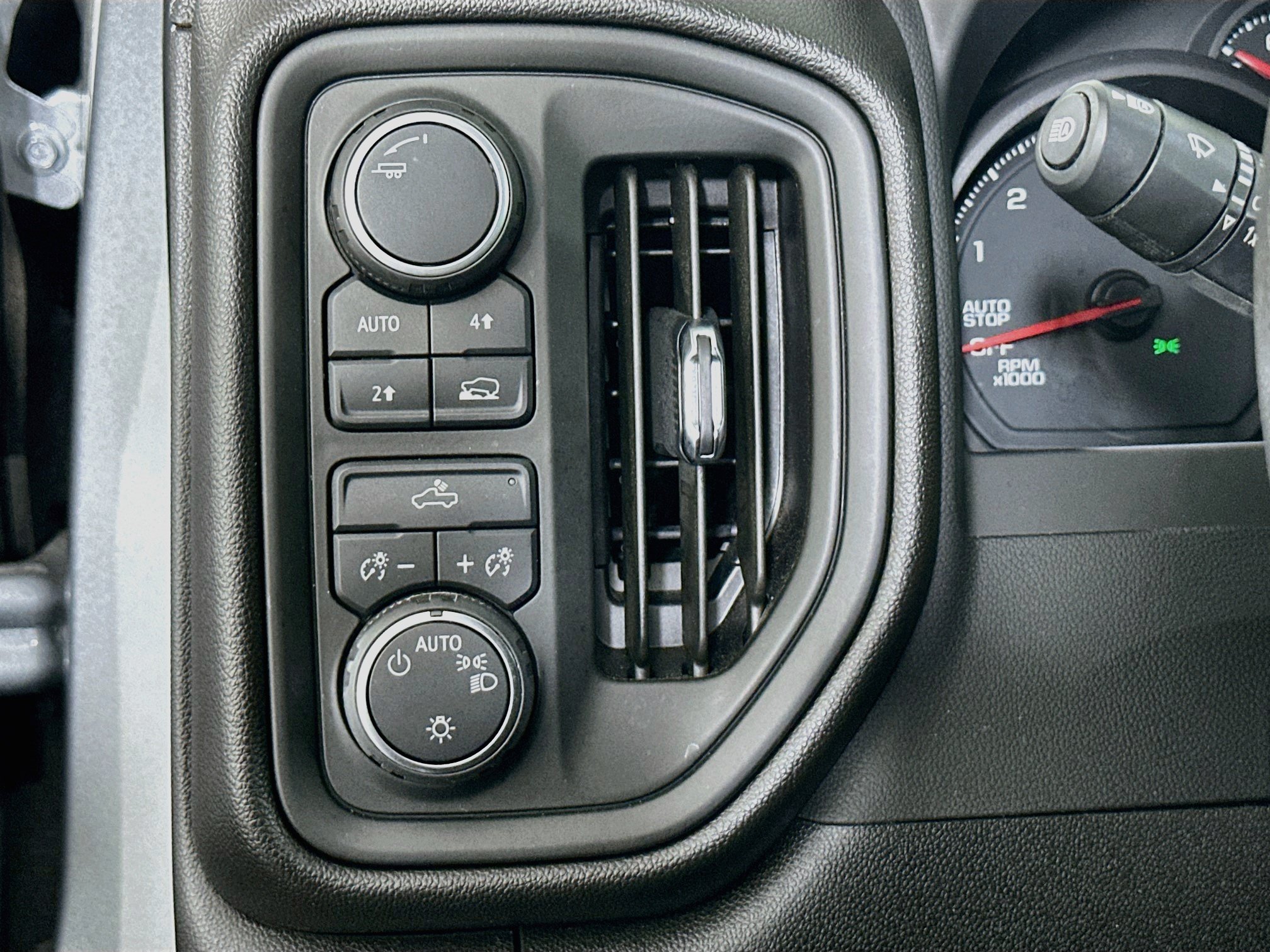 Used 2025 Chevrolet Silverado 1500 Custom w/ Turbomax Blackout Package AWD/4WD image 16