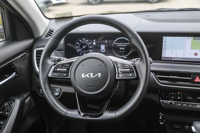 Certified 2024 Kia Seltos SX w/ SX Sunroof Package AWD/4WD image 16