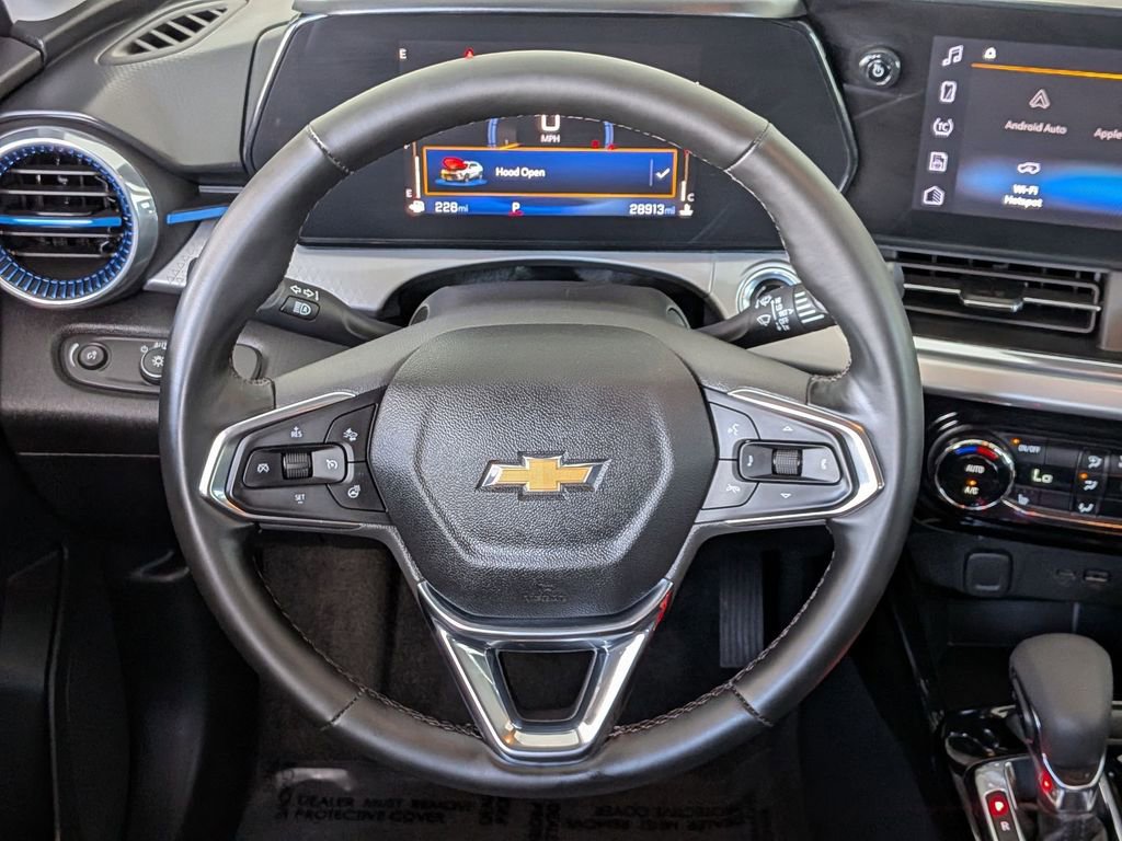 Used 2025 Chevrolet Trax LT w/ LT Convenience Package FWD image 24